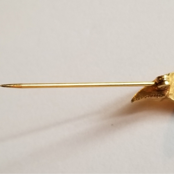 Vintage letter A brooch textured gold tone pin initial alphabet - Picture 8 of 8